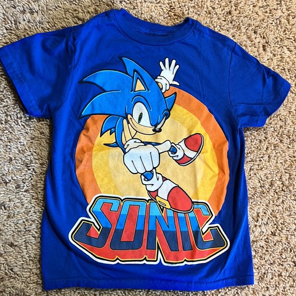 BNWOT boy’s XS Sonic the Hedgehog graphic tee in beautiful royal blue color! - Picture 2 of 5
